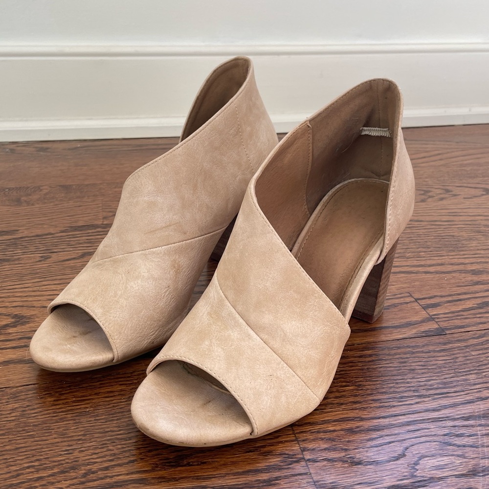 Women’s Cream Heels